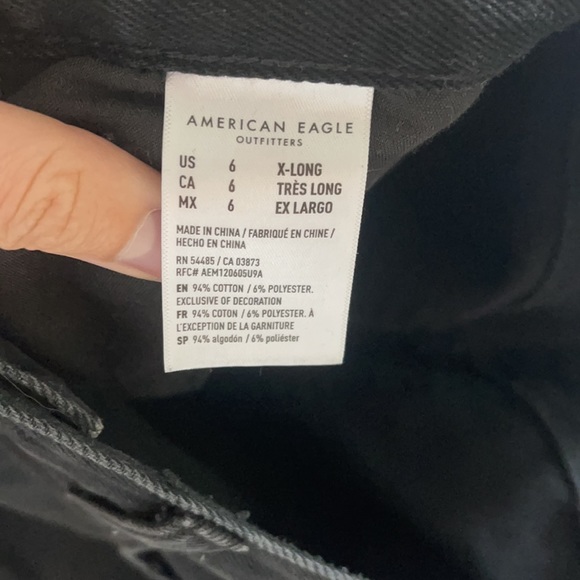 American Eagle Relaxed Mom Jeans - Picture 3 of 3